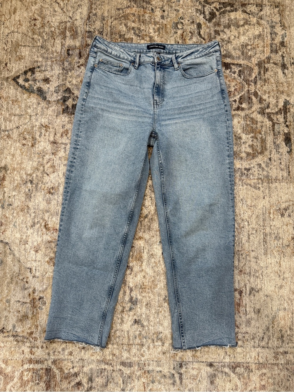 Calvin Klein Jeans Women's Straight Leg in Faded Blue Wash